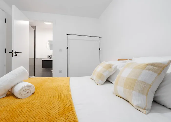 Pristine Old Trafford & Centre 2bd 2bt - Balcony *