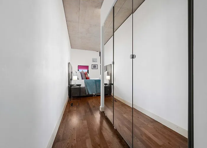 Stunning Canal Side Flat By Superhost * Manchester