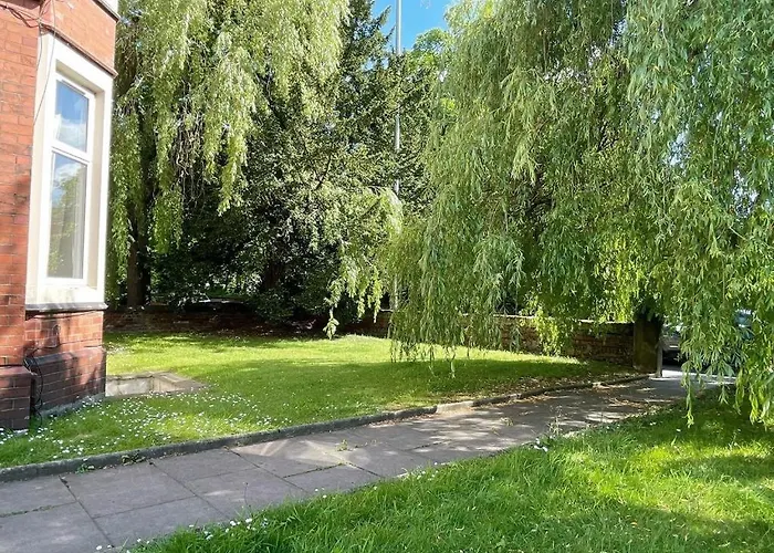 Victorian Wfh Haven With Free Parking