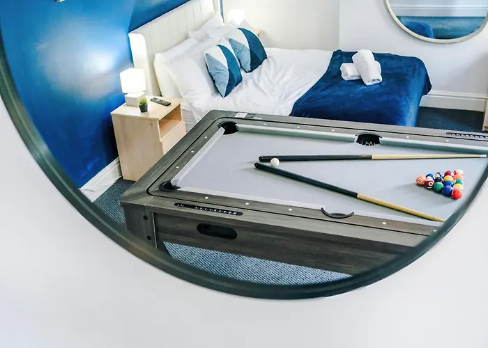 Tatil Evi New Large 4 Bedroom House, Sleeps 9, Games Room, Free Parking, Ps4 *