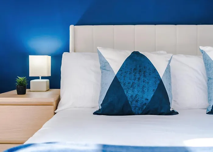 Tatil Evi New Large 4 Bedroom House, Sleeps 9, Games Room, Free Parking, Ps4 *