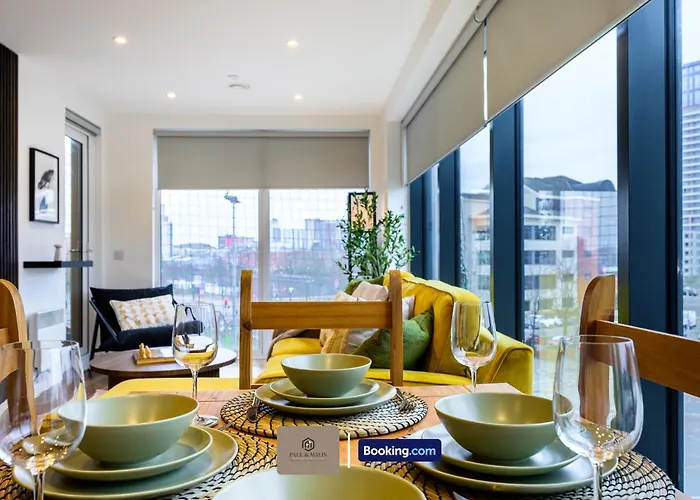 Fully Equipped Flat By Paul & Malin Short Lets & Serviced Salford Ideal For Monthly Apartment Manchester