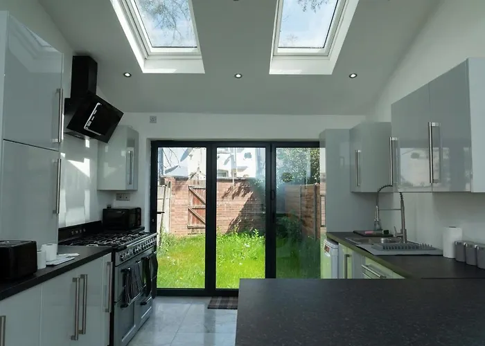 4 Bed Failsworth - 3 Bathrooms - Free Parking - Mon-fri - Ideal For Contractors And Families