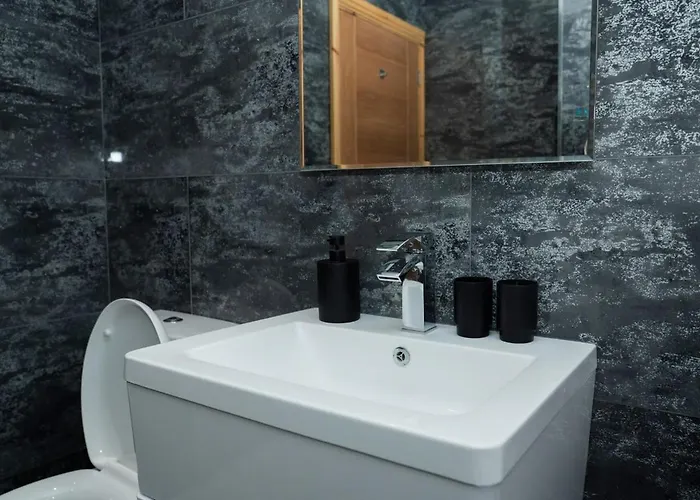 4 Bed Failsworth - 3 Bathrooms - Free Parking - Mon-fri - Ideal For Contractors And Families * Manchester