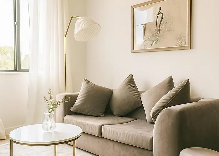 Budget Friendly Private - Free Parking Apartament