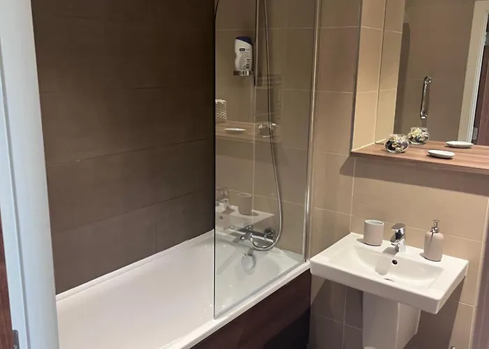 Double Bedroom - Private Bathroom - Centre Pansiyon Manchester