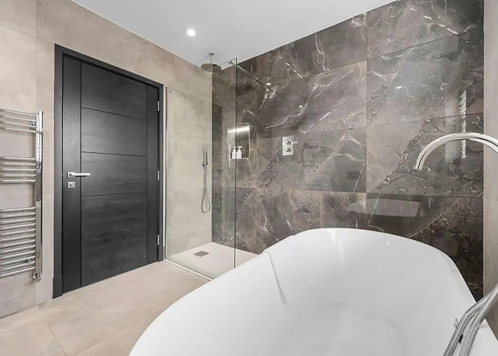 Luxury 5 Star Didsbury By Superhost بيت للعطل مانشستر