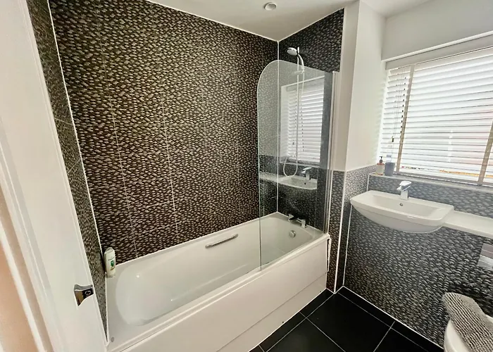 Сasa de vacaciones 3br-sleeps 6 -walk To Etihad & Ao Arena