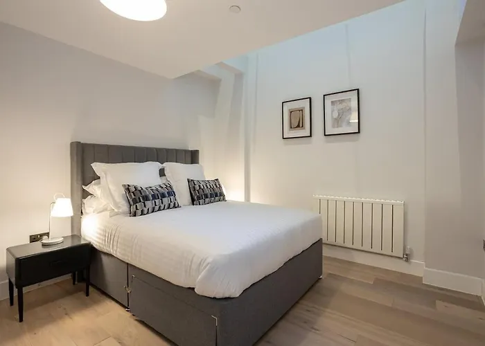 Spacious 2 Bedroom Centre Apartment