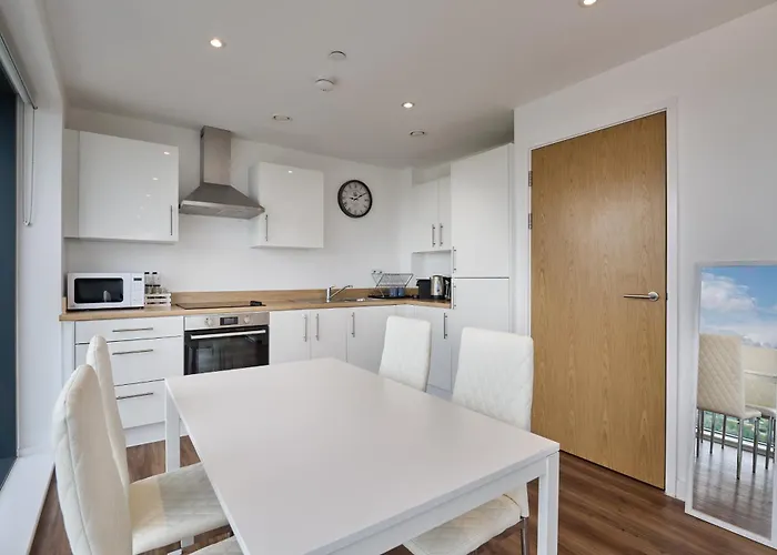 2 Bed Ensuite With Fantastic Night View And Old Trafford Stadium