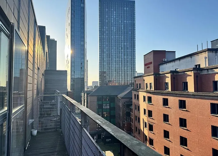 Modern 2 Bed Center Daire *