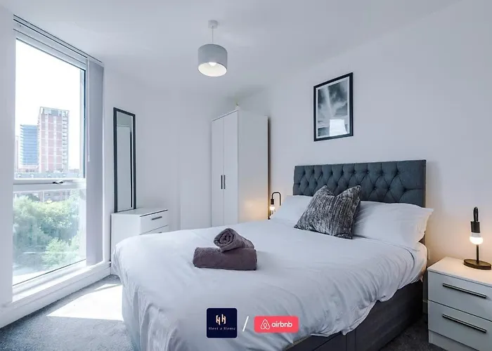 Elegant 1br In Salford, Balcony, Wifi, Kitchen 아파트