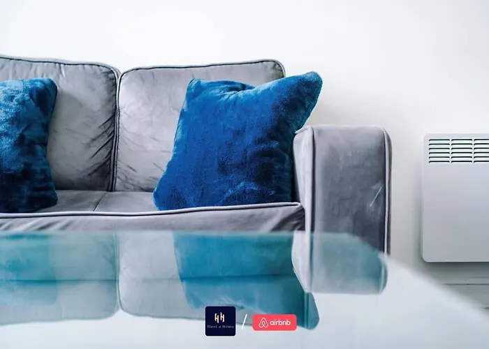 Elegant 1br In Salford, Balcony, Wifi, Kitchen *