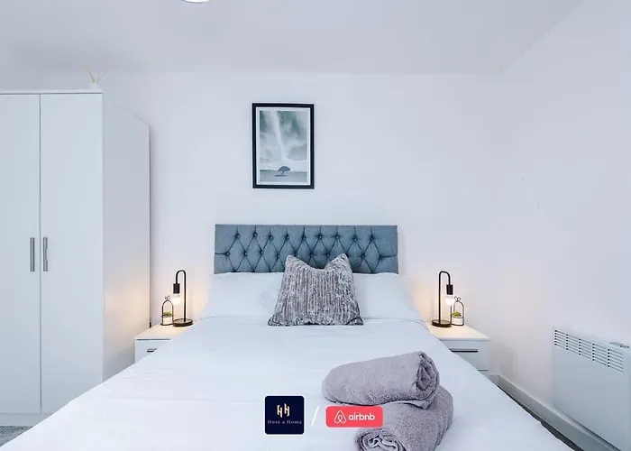 Elegant 1br In Salford, Balcony, Wifi, Kitchen * 맨체스터