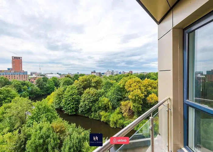 Elegant 1br In Salford, Balcony, Wifi, Kitchen * 맨체스터
