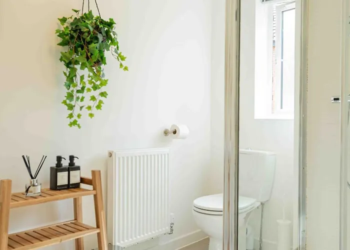 S Veranda - Near Lidl & Bus -4 Bed 6 Sleep