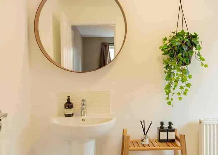 S Veranda - Near Lidl & Bus -4 Bed 6 Sleep בית נופש *