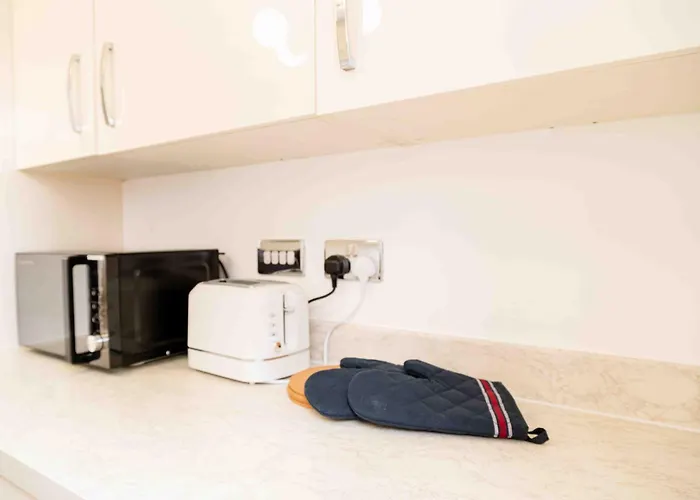 S Veranda - Near Lidl & Bus -4 Bed 6 Sleep מנצ'סטר