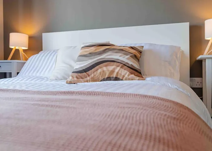 S Veranda - Near Lidl & Bus -4 Bed 6 Sleep * מנצ'סטר