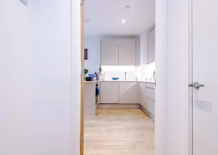 Duplex In Salford, 2br&2ba, Full Kitchen 아파트 맨체스터