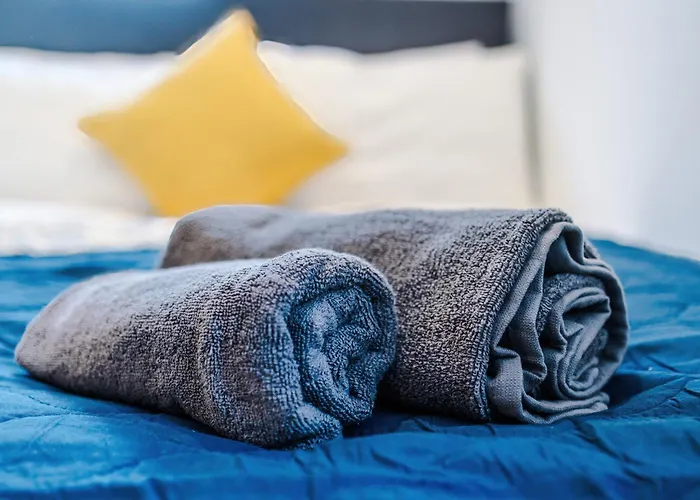 Duplex In Salford, 2br&2ba, Full Kitchen * 맨체스터