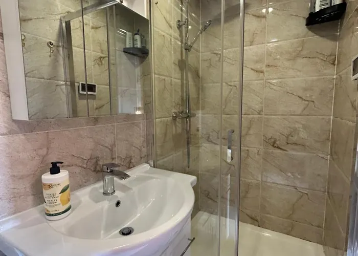 Flat With Free Secure Parking Manchester