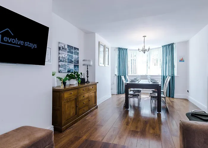 Spacious 3bed In Stretford, Sleeps 6, Parking Prázdninový dům *