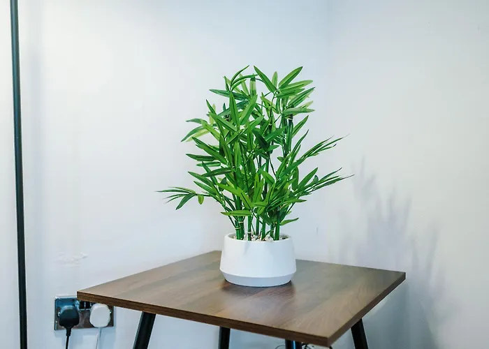 Spacious 3bed In Stretford, Sleeps 6, Parking *