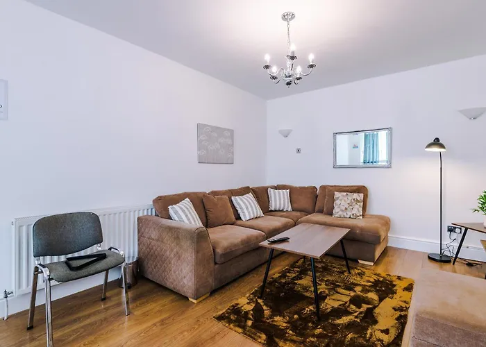 Spacious 3bed In Stretford, Sleeps 6, Parking Prázdninový dům