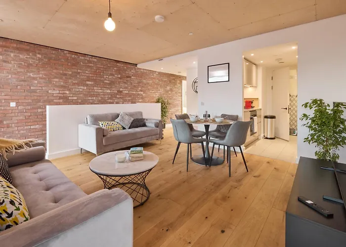 Finlays Yard By Veeve