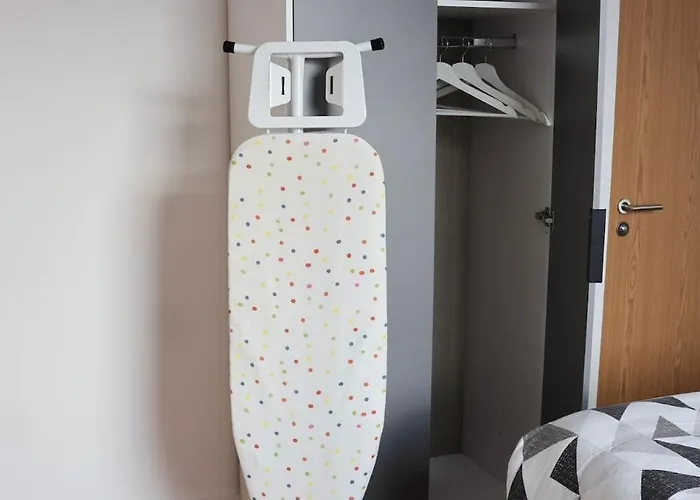 Luxury 2 Bed 13th Floor View Of Old Trafford