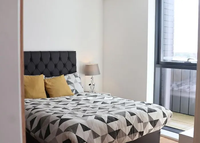 Luxury 2 Bed 13th Floor View Of Old Trafford 아파트 *