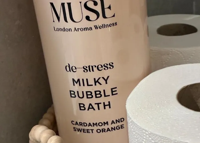 Luxury 2 Bed 13th Floor View Of Old Trafford