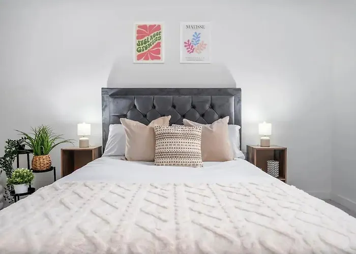 Apartmán Center 28 Day Perks From May, Family And Business Travel Hideaway,parking, Walking Distance To Amenities