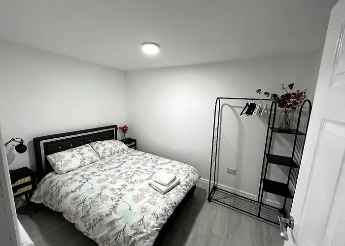 Cosy Newly Built Self-contained Garden Flat Apartmán Manchester