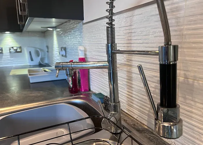 Holiday home Spacious 2 Bed House In Manchester With Private Parking Manchester