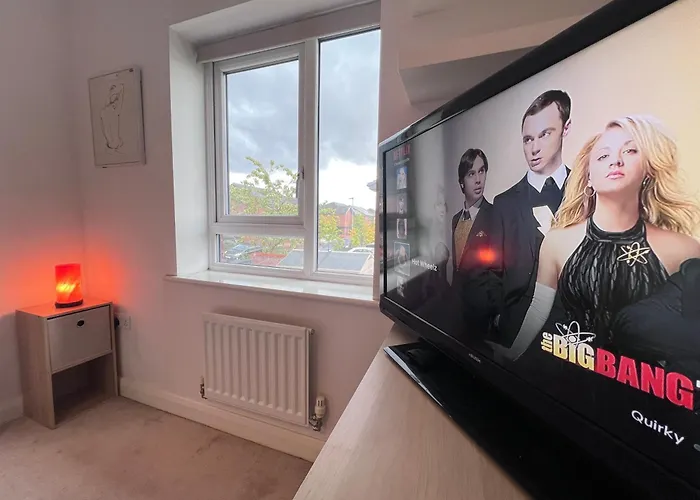 Spacious 2 Bed House In Manchester With Private Parking *