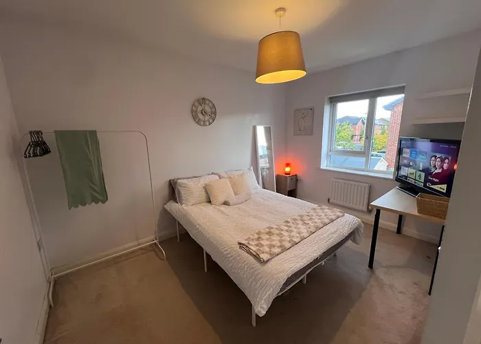 Holiday home Spacious 2 Bed House In Manchester With Private Parking Manchester