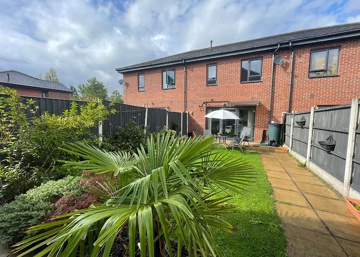 Spacious 2 Bed House In Manchester With Private Parking Holiday home Manchester