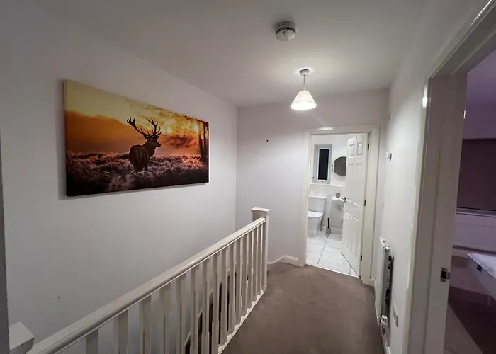 Spacious 2 Bed House In Manchester With Private Parking * Manchester