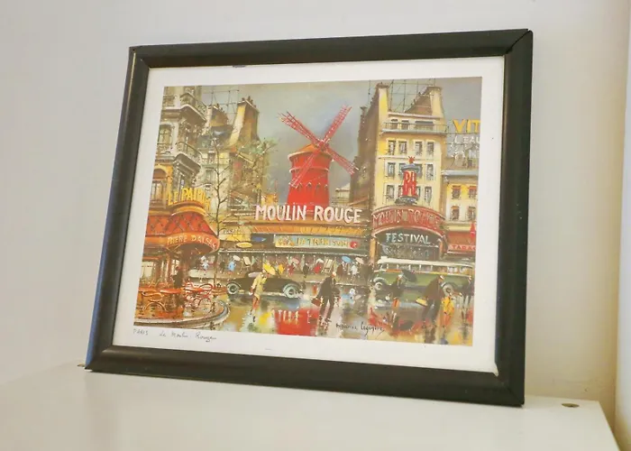 Urban Escape - Walk To Of Salford Pass The Keys *