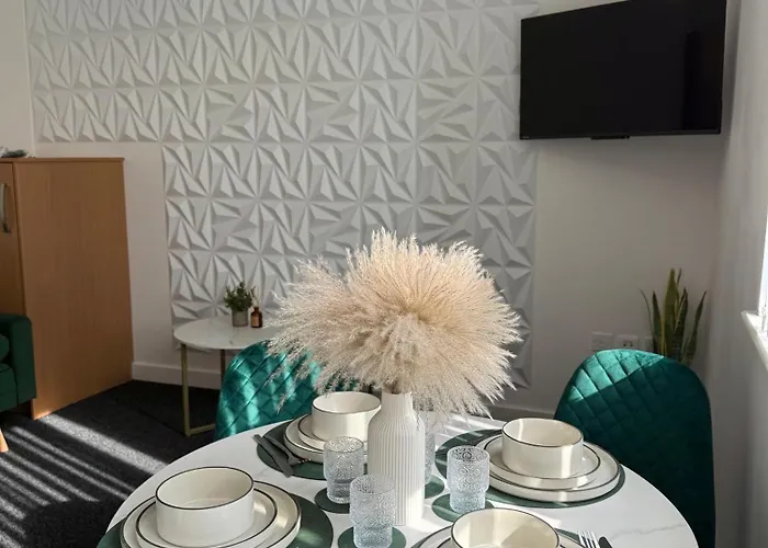 Luxury And Cosy Near Old Trafford M16 ,free Private Parking,fast Wi-fi,self Check-in Anytime Perfect For Late Arrivals, 5 Minutes To Old Trafford Stadium Daire *