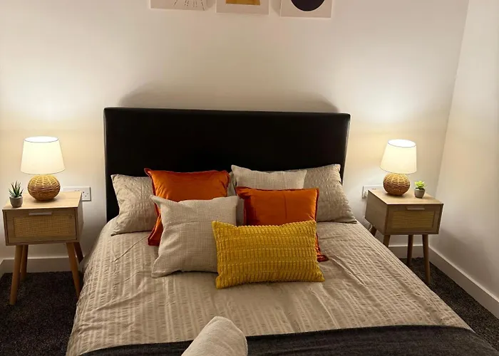 Luxury And Cosy Near Old Trafford M16 ,free Private Parking,fast Wi-fi,self Check-in Anytime Perfect For Late Arrivals, 5 Minutes To Old Trafford Stadium Daire *