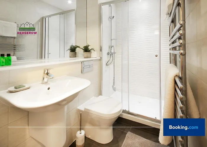 Premium Deals On Modern 2 -bed 2-bath For Movers & Pros By Hedgerow L Embrace Comfort And Ease With Our Inviting 2 Bedroom L Attractions Like Science And Industry Museum, Museum & Art Gallery Manchester