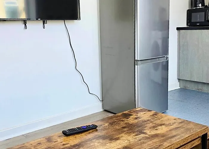 Stylish 1br Executive Bury With Kitchen And Wifi *