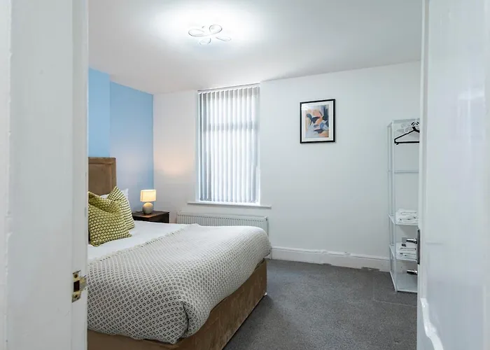 Dom wakacyjny Spacious 3br Family With Big Garden Manchester