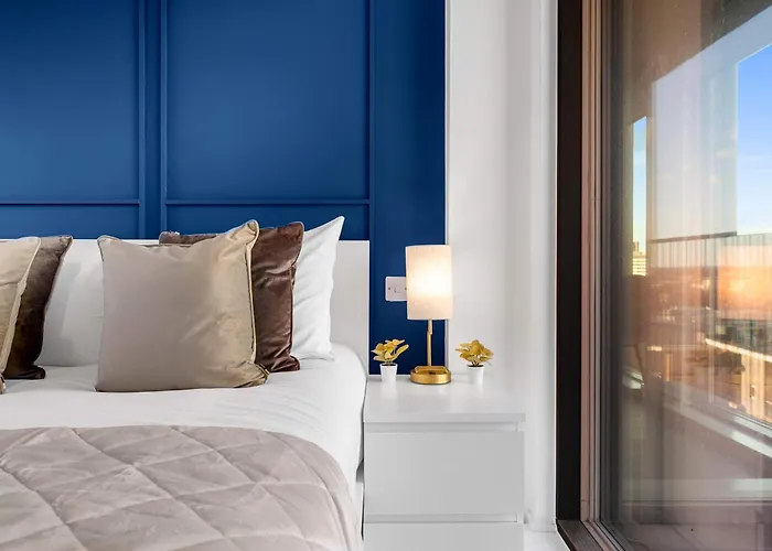 2 Bed Flat With Stunning Views By Superhost *