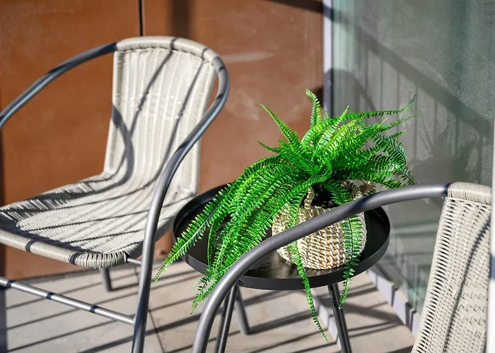 2 Bed Flat With Stunning Views By Superhost *