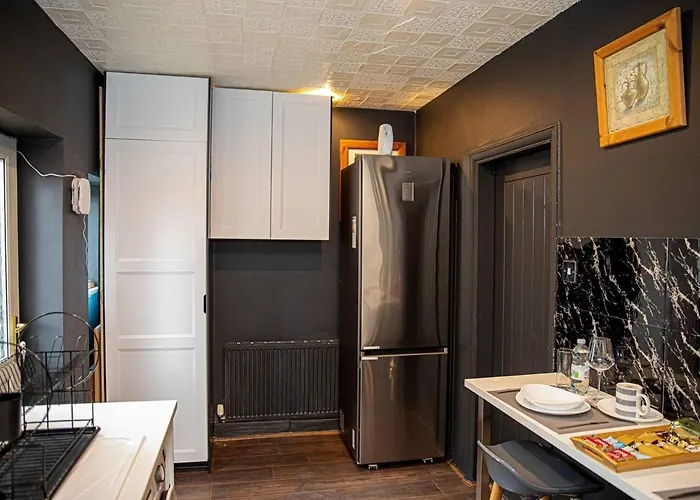 2br In Near Etihad Stadium With Parking *