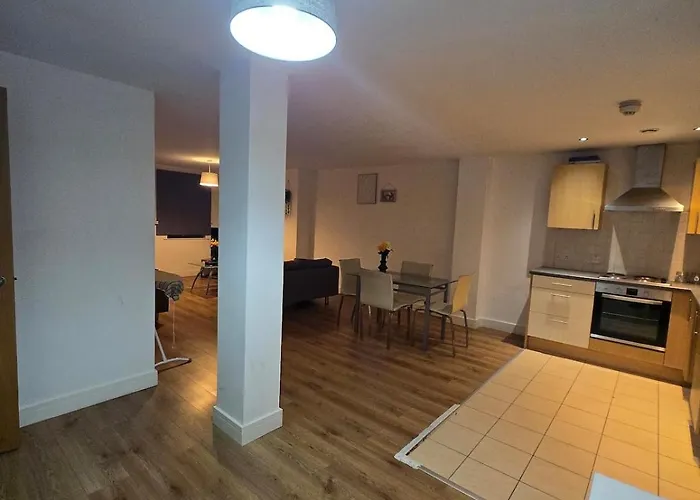 Spacious 2 Bedroom Centre